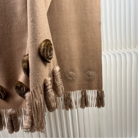 Elegant Tan Scarf with Fur Accents - Picture 16 of 16